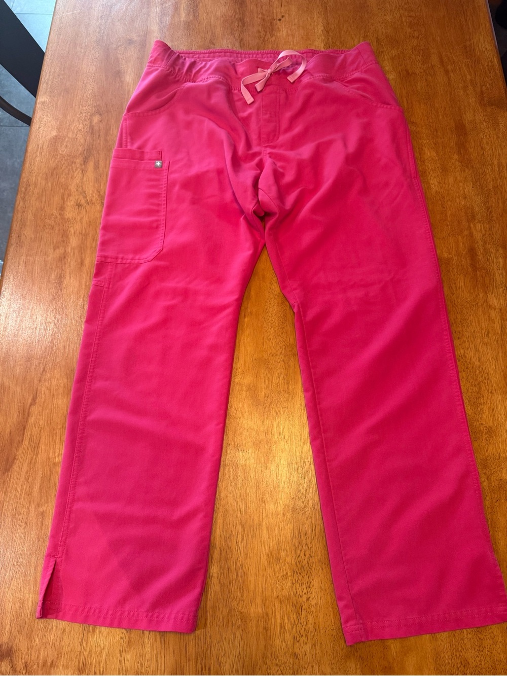 FIGS Women’s Large Kade in Shocking Pink